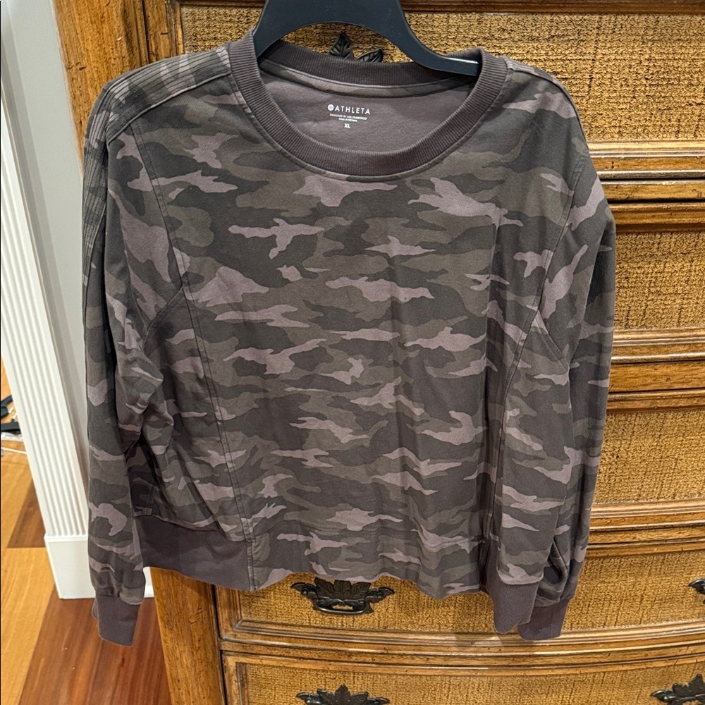 Camouflage Athleta Women’s  Long Sleeve Sweatshirt